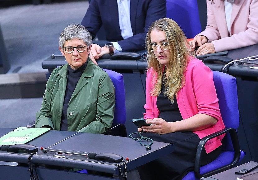 Grüne lassen Zustimmung zu Finanzpaket offen