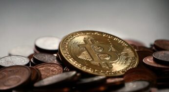 Bitcoins Erholung trifft auf bärisches Doppeltop-Muster – was bedeutet das für XRP, SOL, DOGE?