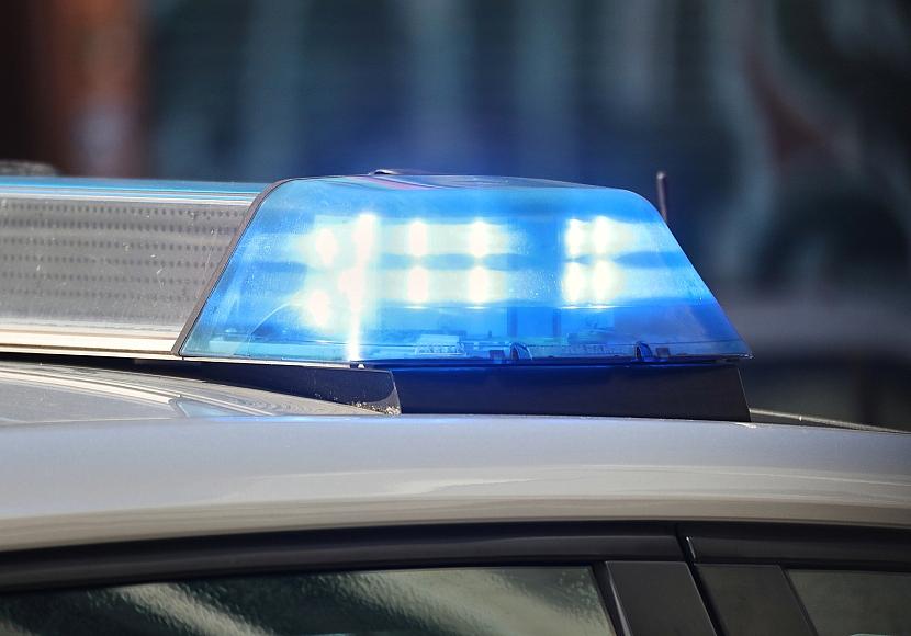 Mann verletzt mehrere Personen in ICE – Täter festgenommen