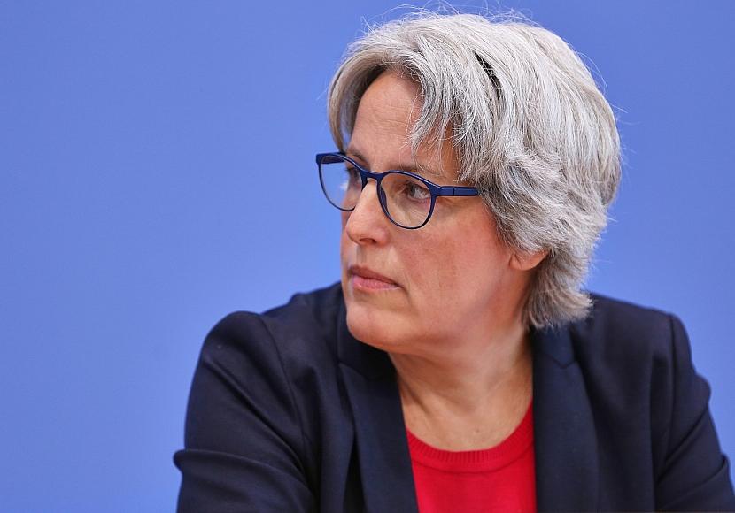 Missbrauchsbeauftragte für Prinzip “Ja heißt Ja” bei Jugendlichen