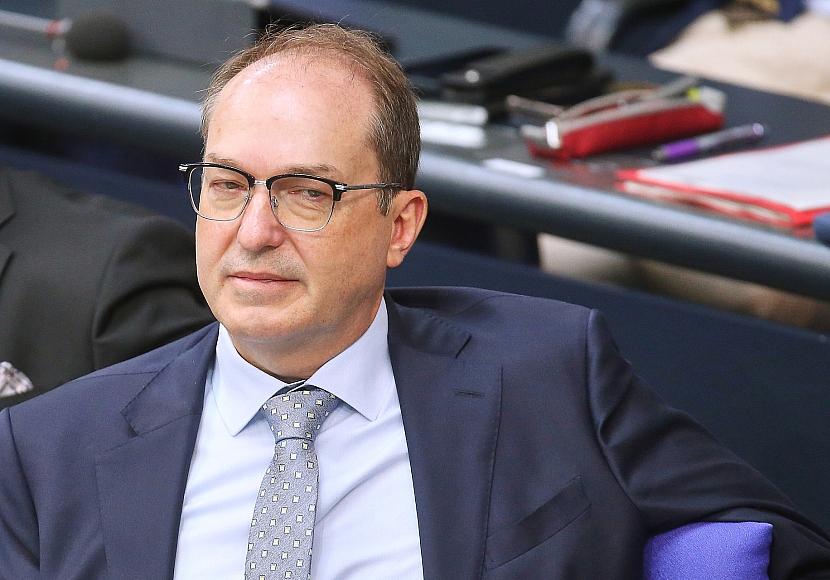 Verhandlungen mit Taliban: SPD warnt Dobrindt vor Normalisierung