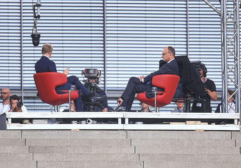 Merz schließt sich Forderung nach massiven Gegenzöllen an