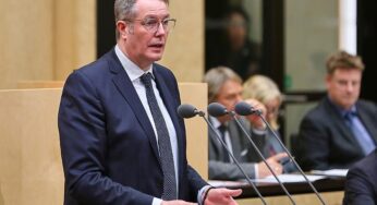 Schweitzer drängt auf Beschäftigungsförderung für Rentenstabilität