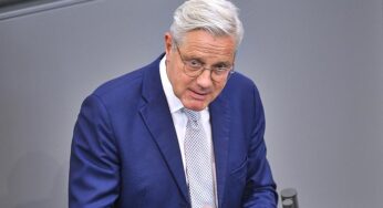 CDU-Außenpolitiker Röttgen: “Putin will die Ukraine auslöschen”