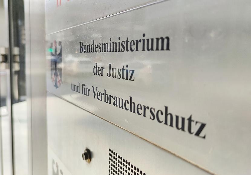 Justizministerium legt Gesetz zur elektronischen Fußfessel vor