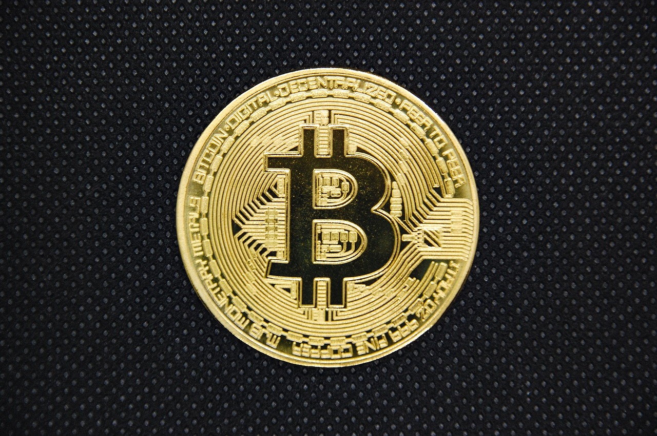 Bitcoin fällt unter 121.000 Dollar, während Gold- und Silber-Rallys Verschnaufpause einlegen