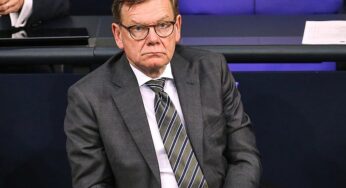 Nouripour wirft Wadephul Gleichsetzung der Hamas mit Israel vor