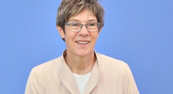 Kramp-Karrenbauer hält an Kandidatur für Adenauer-Stiftung fest