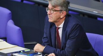 Weimer übergibt WMG-Firmenanteile an Treuhänder