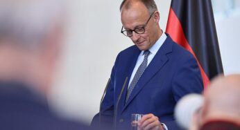 Knigge-Experte Hoyos lobt die Manieren von Kanzler Merz