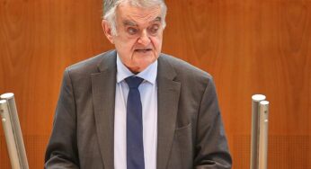 Reul drängt auf mehr Maßnahmen für Sicherheit im Fußball