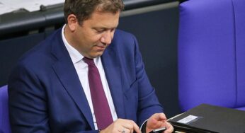 Klingbeil verzichtet an Weihnachten bewusst aufs Handy