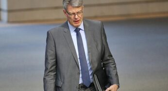 Schnieder sieht anhaltende Gefahr von Drohnen in Flughafennähe