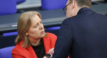 Krisenbewältigung: Spahn mahnt zu mehr Einheit im neuen Jahr