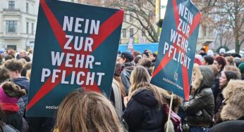 Junge Leute protestieren in vielen Städten gegen neuen Wehrdienst