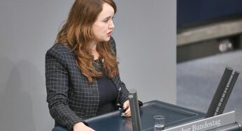 Lang fordert Merz zu Stellungnahme im Fall Fernandes auf